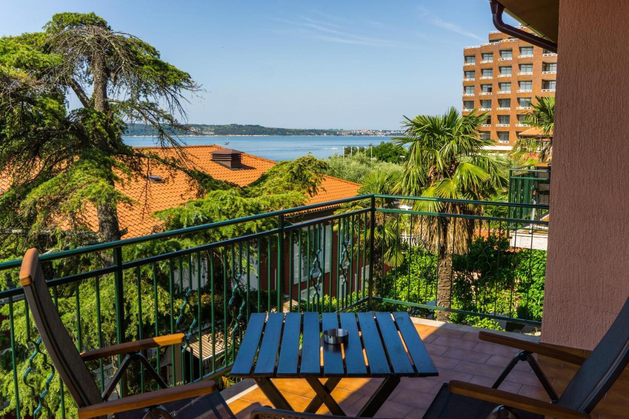 Apartments Sara 7, 8, 9 Portoroz Exterior foto
